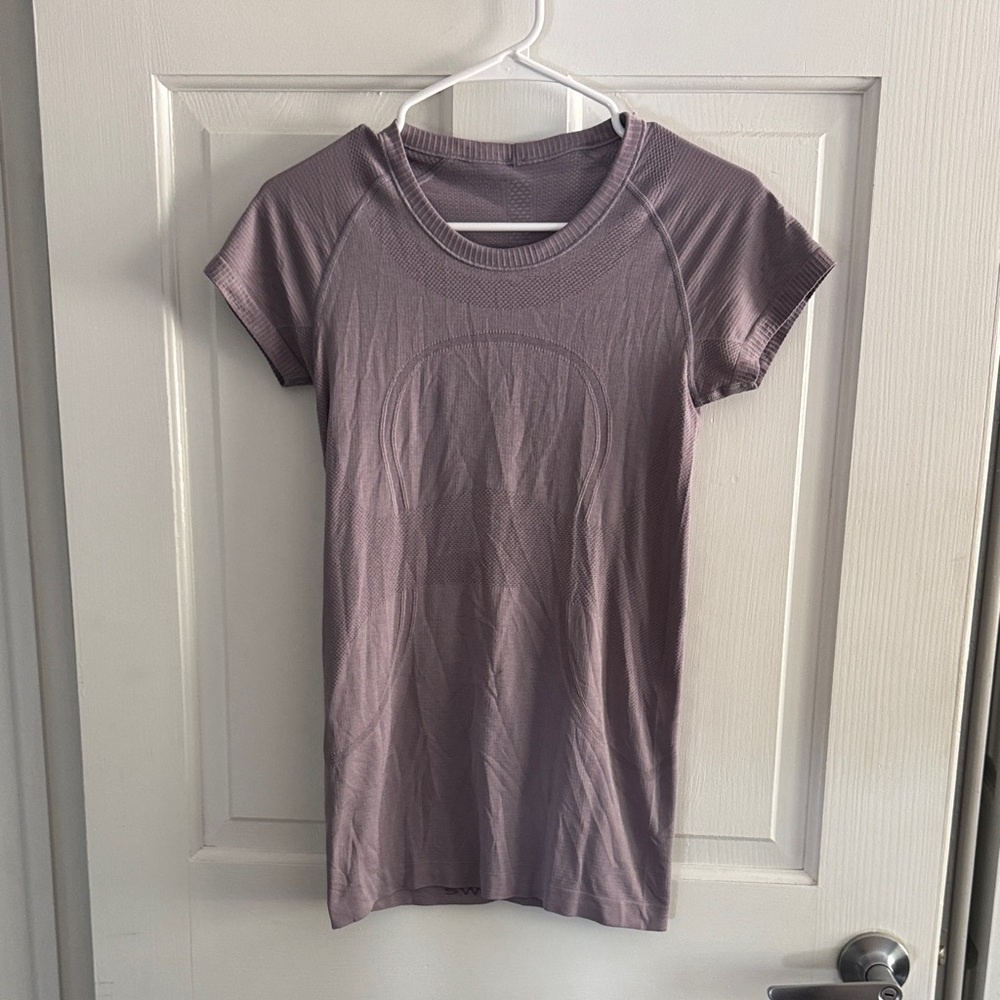 lululemon athletica Mauve Short Sleeve Tee